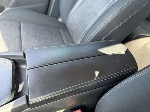Used 2021 Nissan Rogue SV FWD image 48