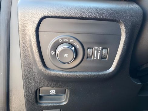 Used 2024 Jeep Grand Cherokee Limited image 31