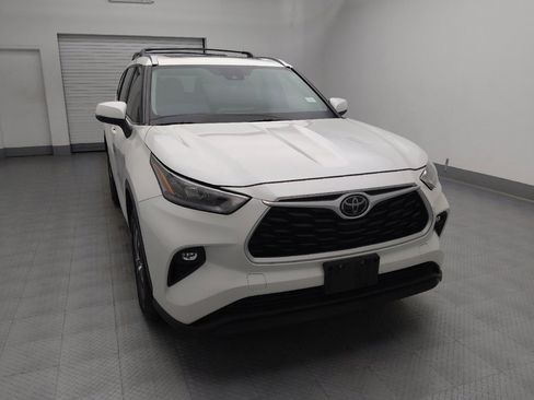 Used 2020 Toyota Highlander XLE image 14