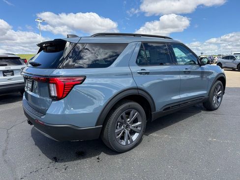 New 2026 Ford Explorer Active w/ Active Comfort Package AWD/4WD image 4