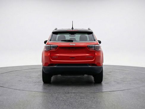 Used 2025 Jeep Compass Limited image 7