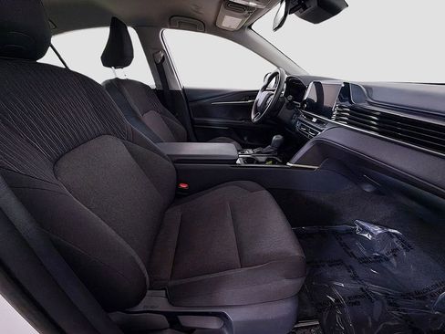 Used 2025 Toyota Camry LE image 19