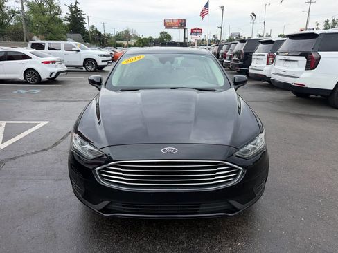 Used 2019 Ford Fusion SE FWD image 2