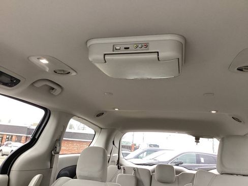 Used 2018 Chrysler Pacifica Touring Plus FWD image 20