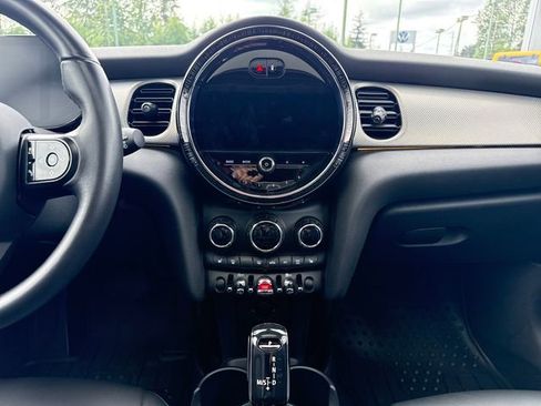 Used 2022 MINI Cooper 2-Door Hardtop FWD image 17
