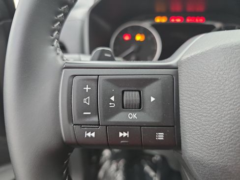 Certified 2025 Nissan Rogue SV FWD image 17
