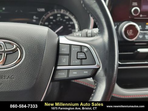 Used 2021 Toyota Highlander XSE image 32