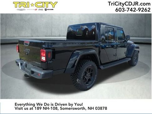 New 2025 Jeep Gladiator Sport image 5