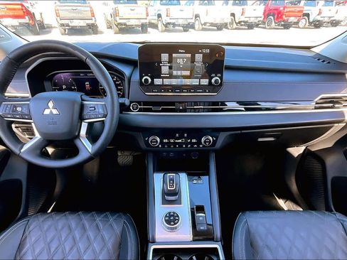 Used 2023 Mitsubishi Outlander SEL image 15