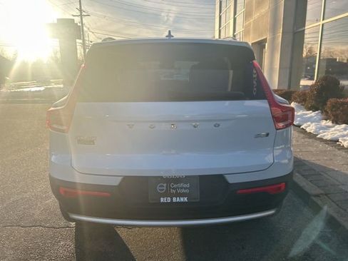 Used 2025 Volvo XC40 B5 Plus image 4