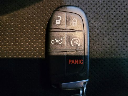 Used 2022 Jeep Grand Cherokee Laredo X image 32