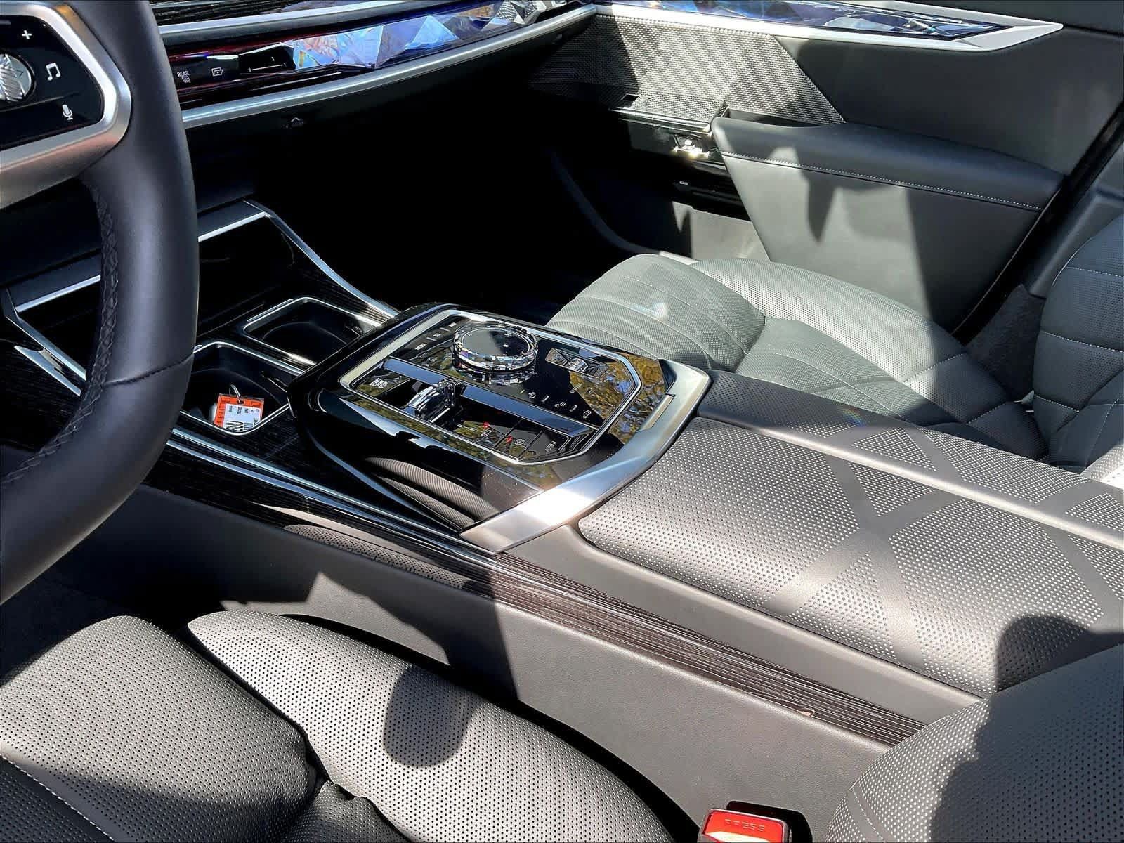 Used 2025 BMW 750e xDrive AWD/4WD image 20