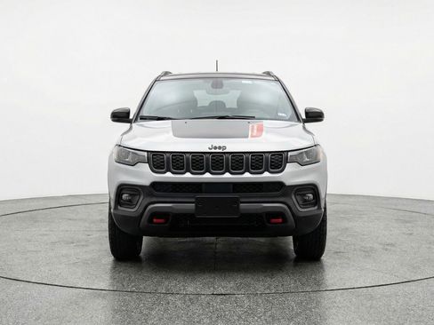 Used 2025 Jeep Compass Trailhawk image 2