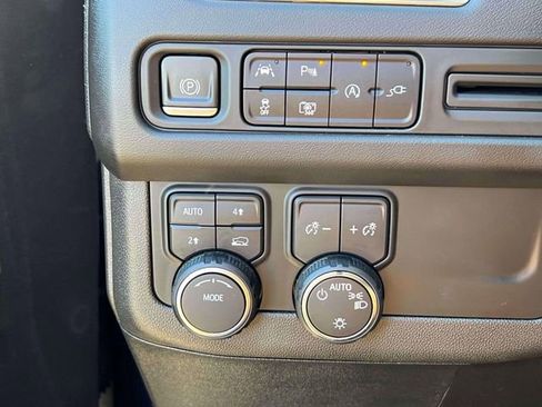 Used 2022 Chevrolet Tahoe LT w/ Luxury Package image 23