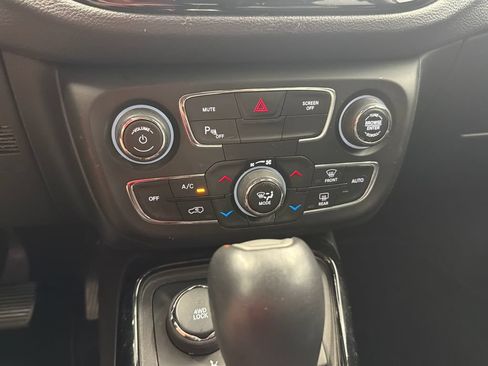 Used 2018 Jeep Compass Limited w/ Navigation Group AWD/4WD image 27
