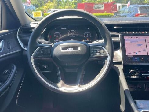 Used 2023 Jeep Grand Cherokee L Limited w/ Black Appearance Package AWD/4WD image 18