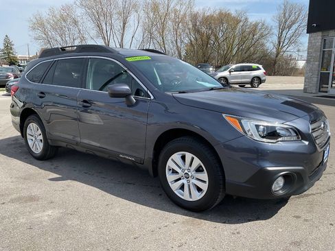 Used 2017 Subaru Outback 2.5i Premium image 10