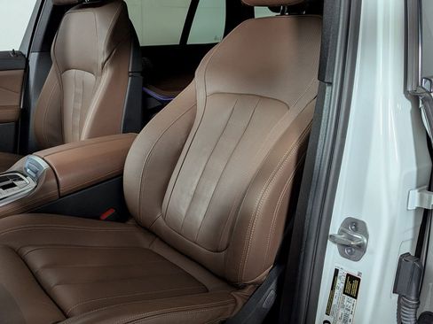 Used 2021 BMW X5 xDrive40i w/ M Sport Package image 19