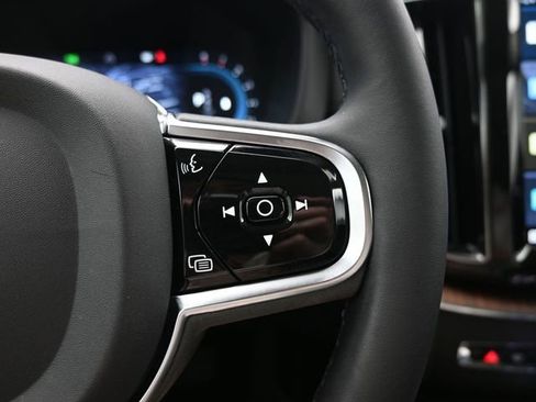 Used 2023 Volvo XC60 B5 Ultimate w/ Protection Package Premier image 25