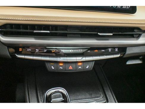 Certified 2024 Cadillac XT4 Luxury w/ Cold Weather Package image 43