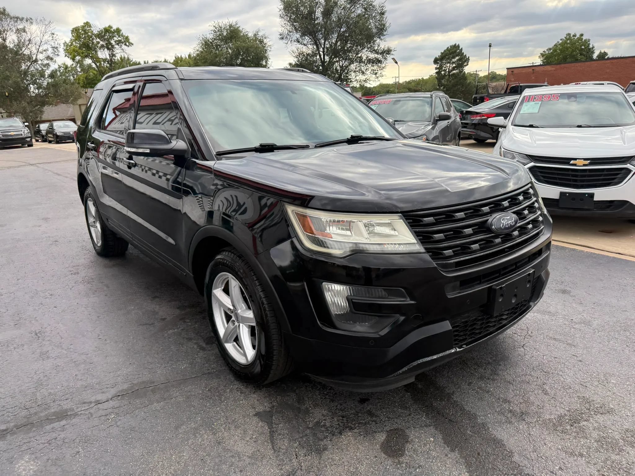 Used 2016 Ford Explorer XLT w/ Equipment Group 202A AWD/4WD image 18