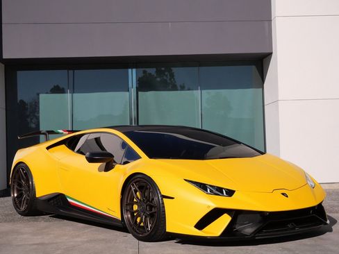 Used 2018 Lamborghini Huracan Performante image 1