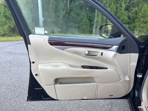 Used 2015 Lexus LS 460 AWD w/ Comfort Package image 3