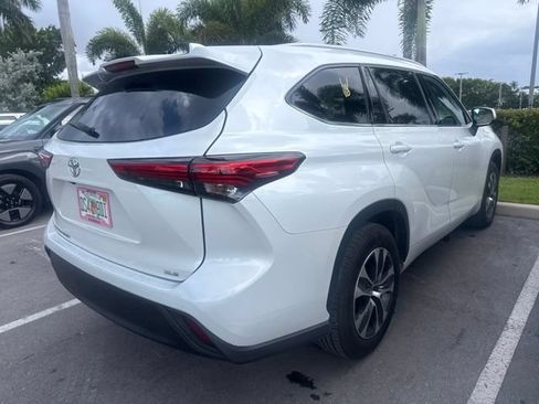 Used 2022 Toyota Highlander XLE FWD image 7