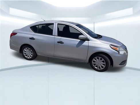 Used 2019 Nissan Versa S FWD image 7