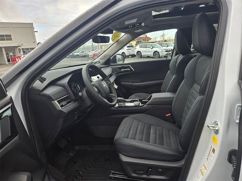 New 2026 Mitsubishi Outlander Trail Edition image 12