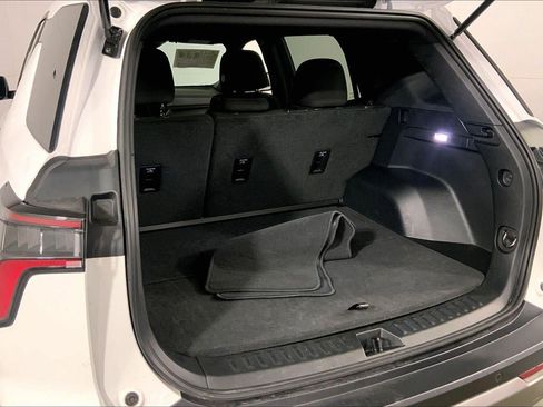 Used 2026 Chevrolet Equinox LT FWD image 4
