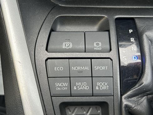 Certified 2021 Toyota RAV4 XLE Premium image 33