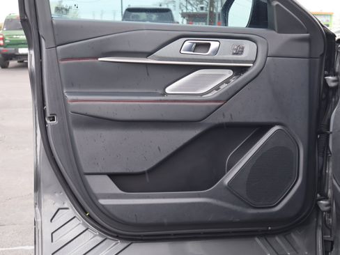 Used 2025 Ford Explorer ST image 10