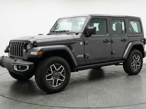 Used 2025 Jeep Wrangler Sahara image 3