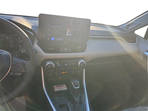 Used 2023 Toyota RAV4 XLE Premium image 11