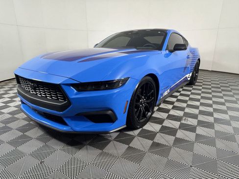 Used 2025 Ford Mustang Coupe image 3