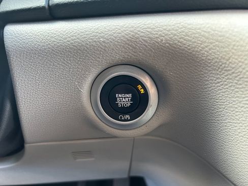 Used 2023 Chrysler Voyager LX FWD image 15