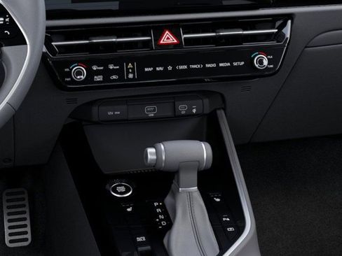 New 2025 Kia Niro EX Touring image 23