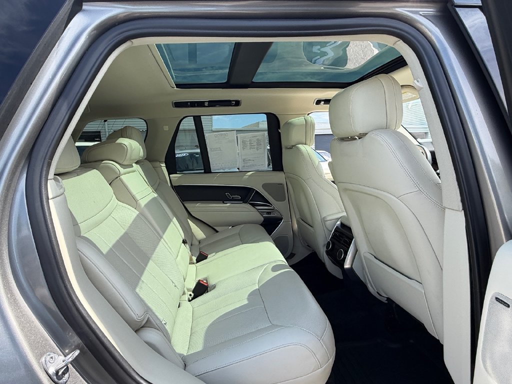 Used 2023 Land Rover Range Rover SE AWD/4WD image 16