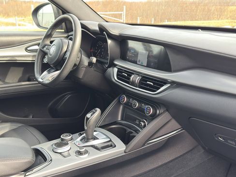 Used 2024 Alfa Romeo Stelvio Ti image 28