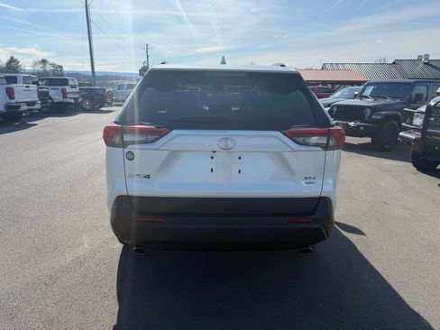 Used 2021 Toyota RAV4 XLE Premium image 5
