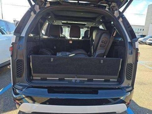 Used 2023 Land Rover Discovery S R-Dynamic image 7