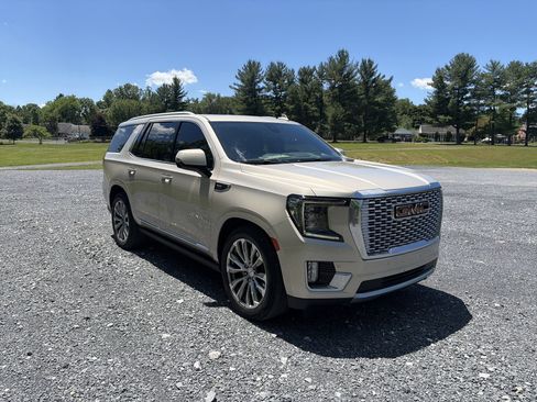 Used 2021 GMC Yukon Denali w/ Denali Ultimate Package AWD/4WD image 3