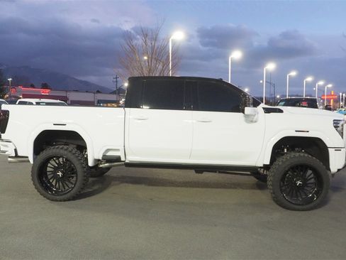 Used 2026 GMC Sierra 3500 Denali Ultimate image 4