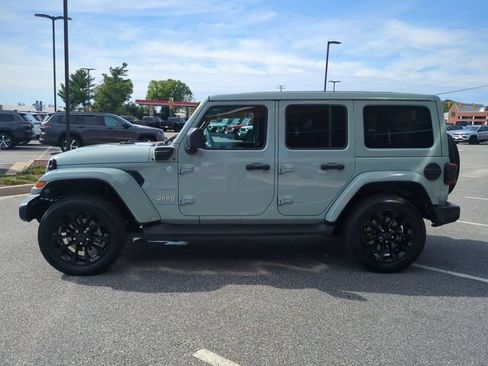 Used 2024 Jeep Wrangler Unlimited Sahara w/ Technology Group AWD/4WD image 7
