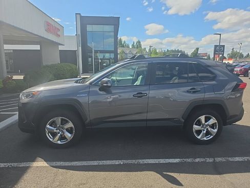 Used 2021 Toyota RAV4 XLE Premium AWD/4WD image 3