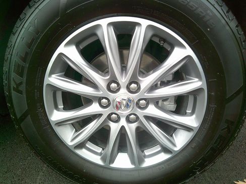 Used 2023 Buick Enclave Essence image 24