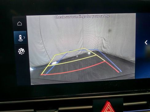 Used 2025 Hyundai Elantra SEL image 23