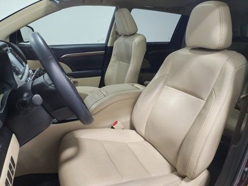 Used 2019 Toyota Highlander Limited image 26