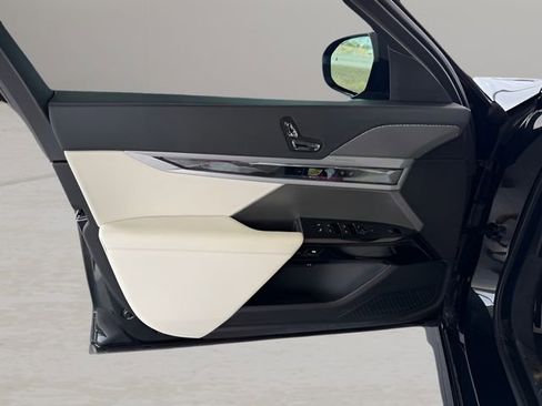 Certified 2023 BMW 740i image 15